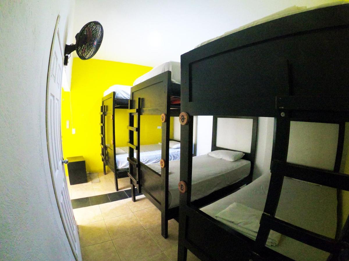 Kiwi Suites Hostel Montañita Kültér fotó