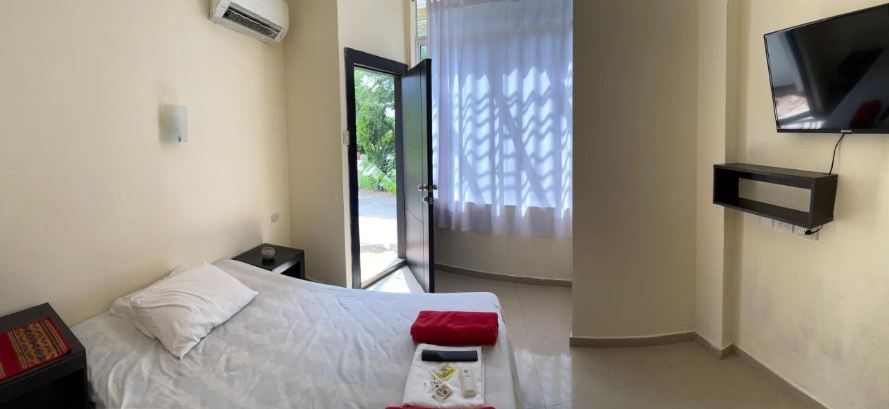 Kiwi Suites Hostel Montañita Kültér fotó